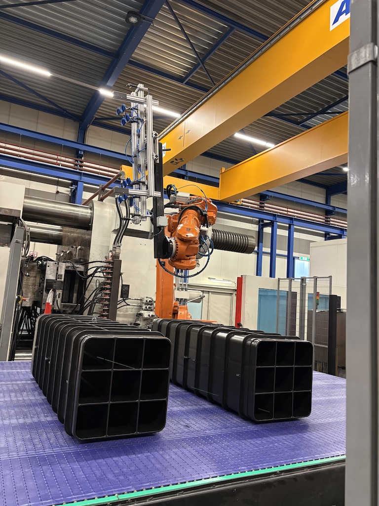 HSV TMP Injection Moulding production of Utilis multi-duct for cable protection